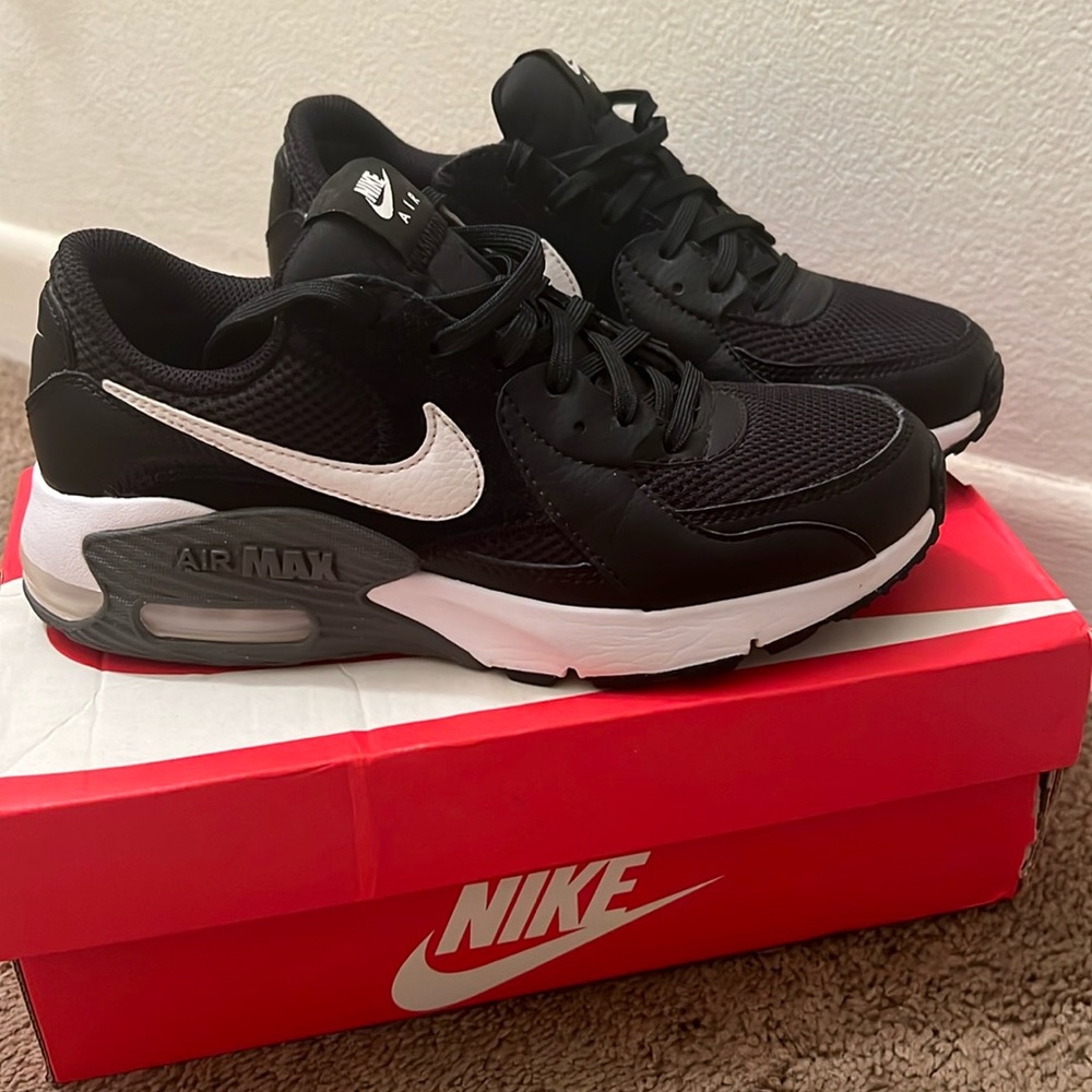 Women's Nike Air Max Excee Sneakers in original box